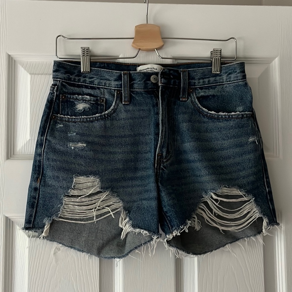 Abercrombie & Fitch Mid Rise Boyfriend Short